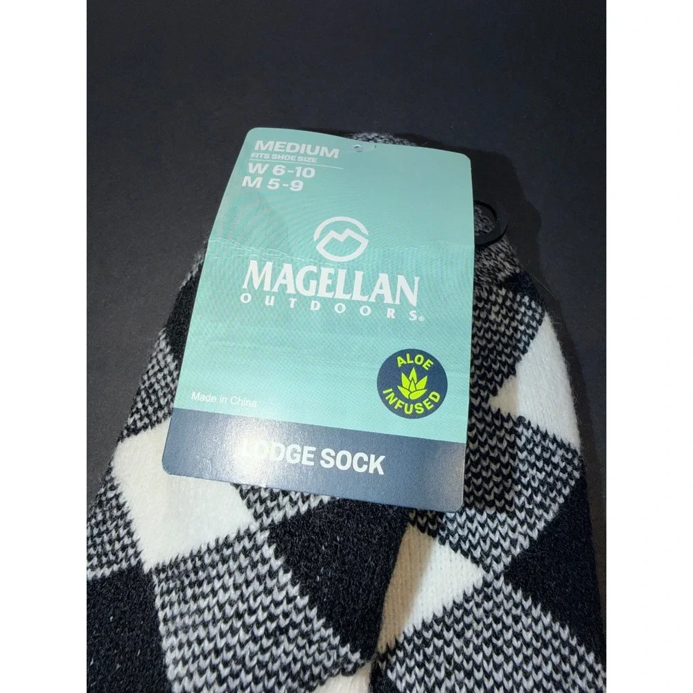 Magellan Outdoors Buffalo Black White Plaid Aloe Infused Sherpa Lodge Socks Sz M